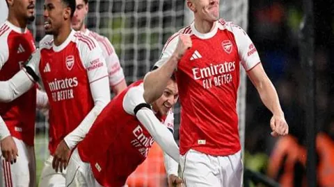 “纽卡斯尔以万镑底价及浮动条款力邀利物浦后卫夸安萨加盟”