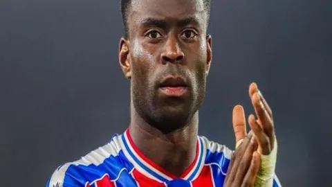 崔敏静荣获世锦赛女子1500米A组短道速滑金牌