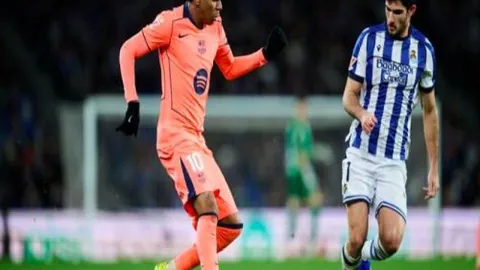 曼联官方揭秘：萨比策下半赛季将穿15号球衣，职业生涯首次亮相！